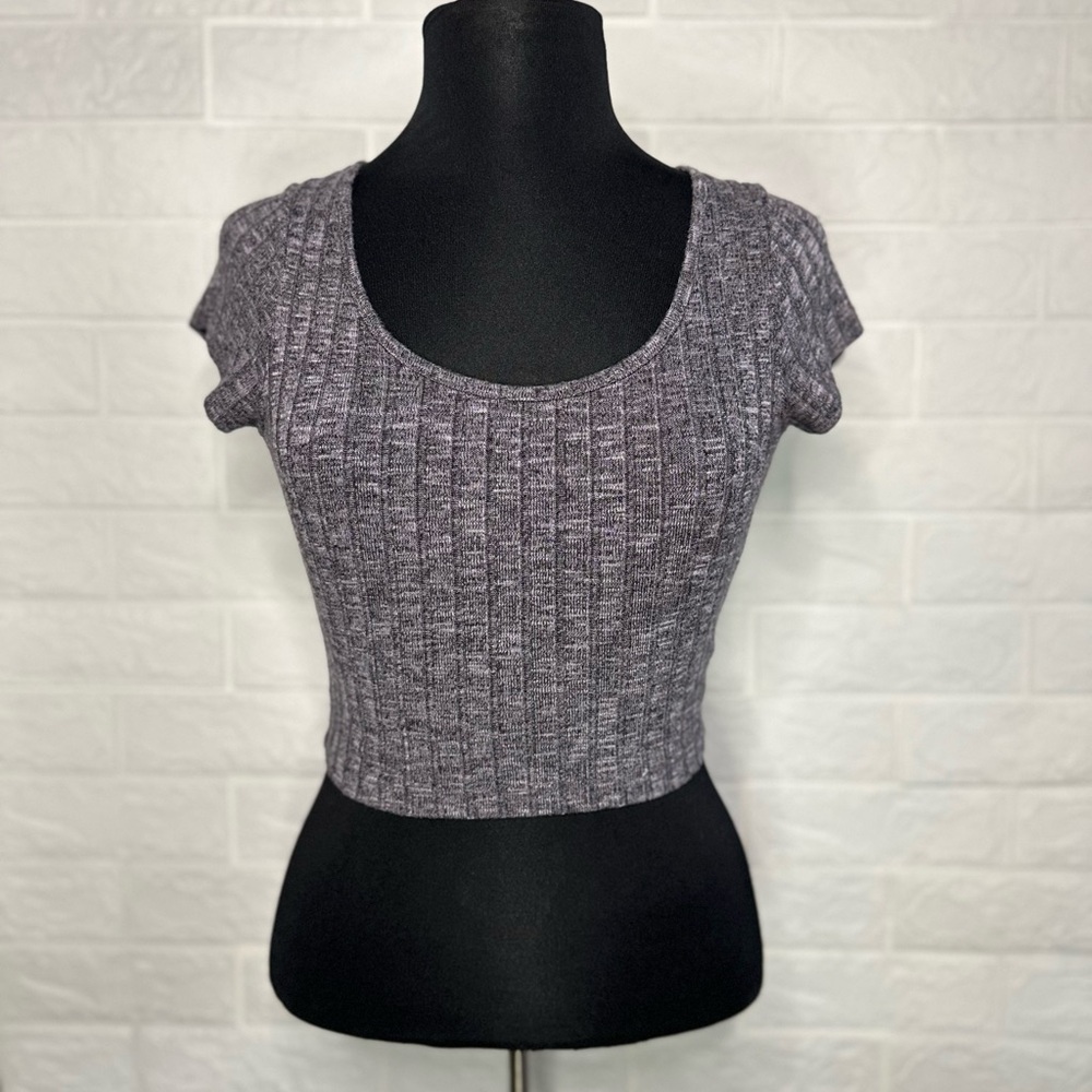Ribbed Gray Scoop‑Neck Crop Top